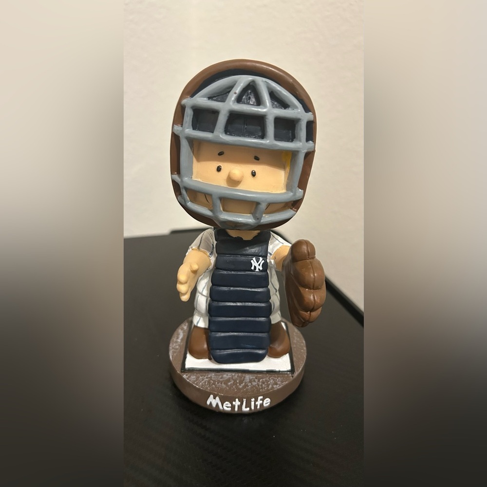 2015 Peanuts Schroeder Metlife New York NY Yankees Catcher Bobblehead 6" Figure